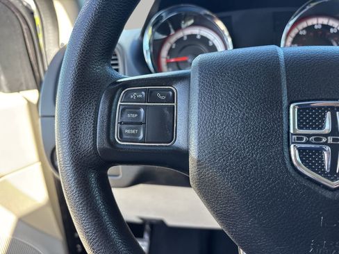 Used 2020 Dodge Grand Caravan SE w/ UConnect Hands-Free Group image 26
