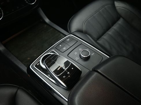 Used 2019 Mercedes-Benz GLE 400 4MATIC image 17
