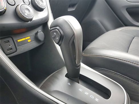 Certified 2022 Chevrolet Trax LT w/ LT Convenience Package image 15