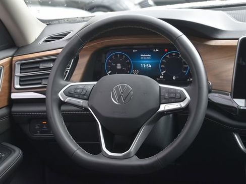 Used 2025 Volkswagen Atlas SE image 17