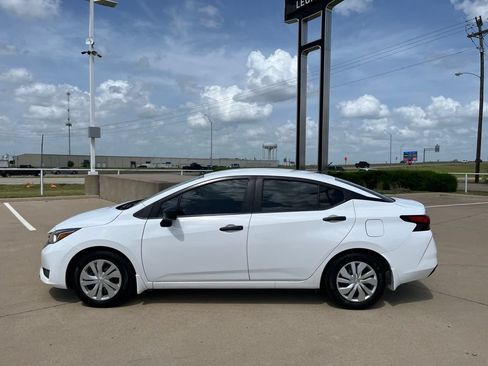 Used 2023 Nissan Versa S w/ Trunk Package FWD image 3