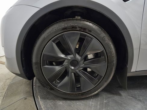 Used 2025 Tesla Model Y Long Range image 11