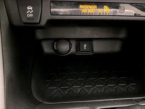 Used 2020 Toyota RAV4 LE image 32