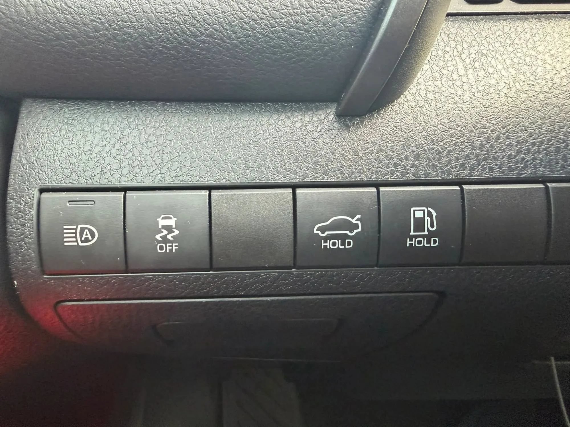 Used 2020 Toyota Camry XLE w/ Navigation Package FWD image 17