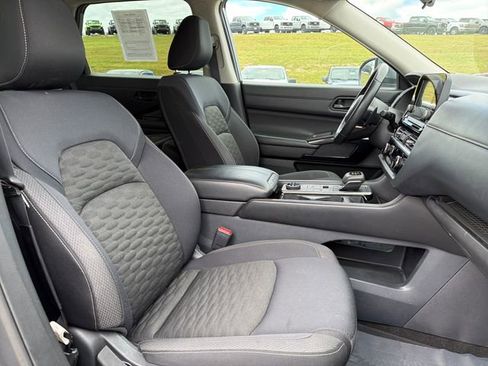 Used 2024 Nissan Pathfinder SV AWD/4WD image 27