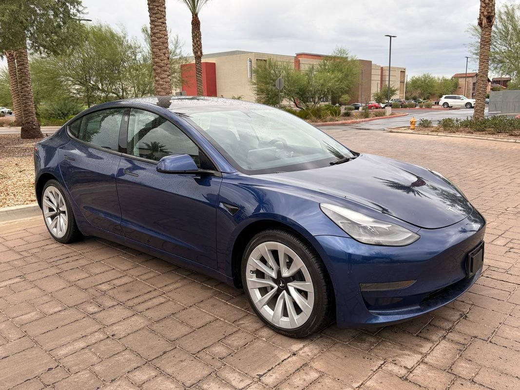 Used 2022 Tesla Model 3 Standard Range RWD image 1