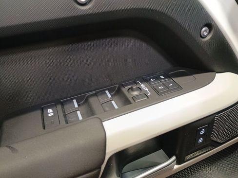 Used 2024 Land Rover Defender 110 S image 7