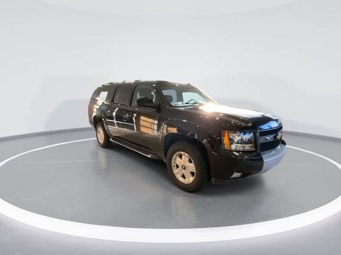 Used 2013 Chevrolet Suburban LT w/ Suspension Package, Off-Road AWD/4WD image 2