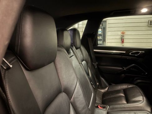 Used 2018 Porsche Cayenne AWD/4WD image 33