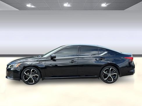 Used 2024 Nissan Altima 2.5 SR FWD image 2