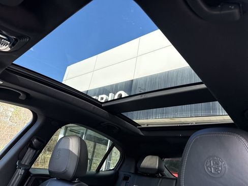 Used 2022 Alfa Romeo Stelvio Ti image 20