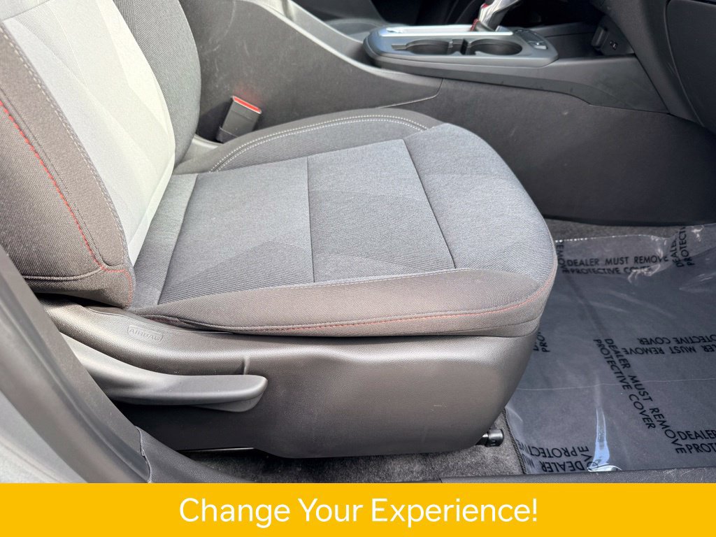 Used 2025 Chevrolet Trax RS w/ Sunroof Package FWD image 14