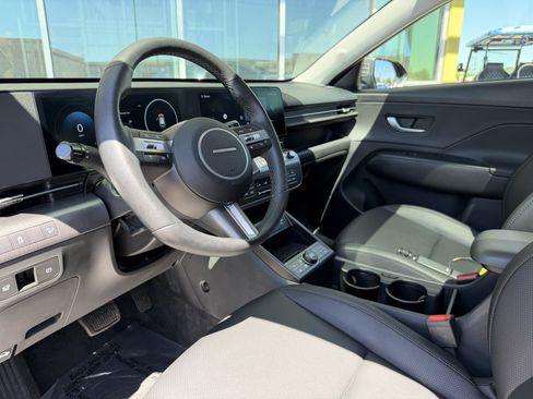 Used 2025 Hyundai Kona Limited FWD image 32