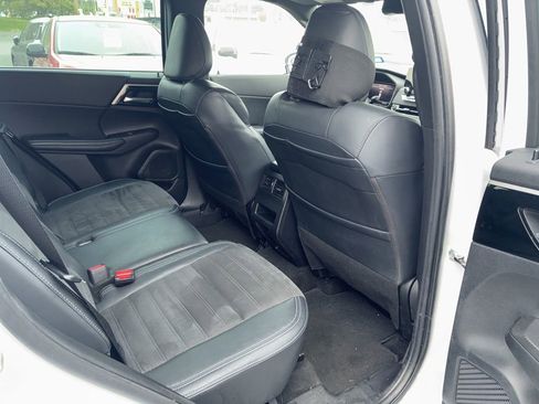 Used 2023 Mitsubishi Outlander SE FWD image 6
