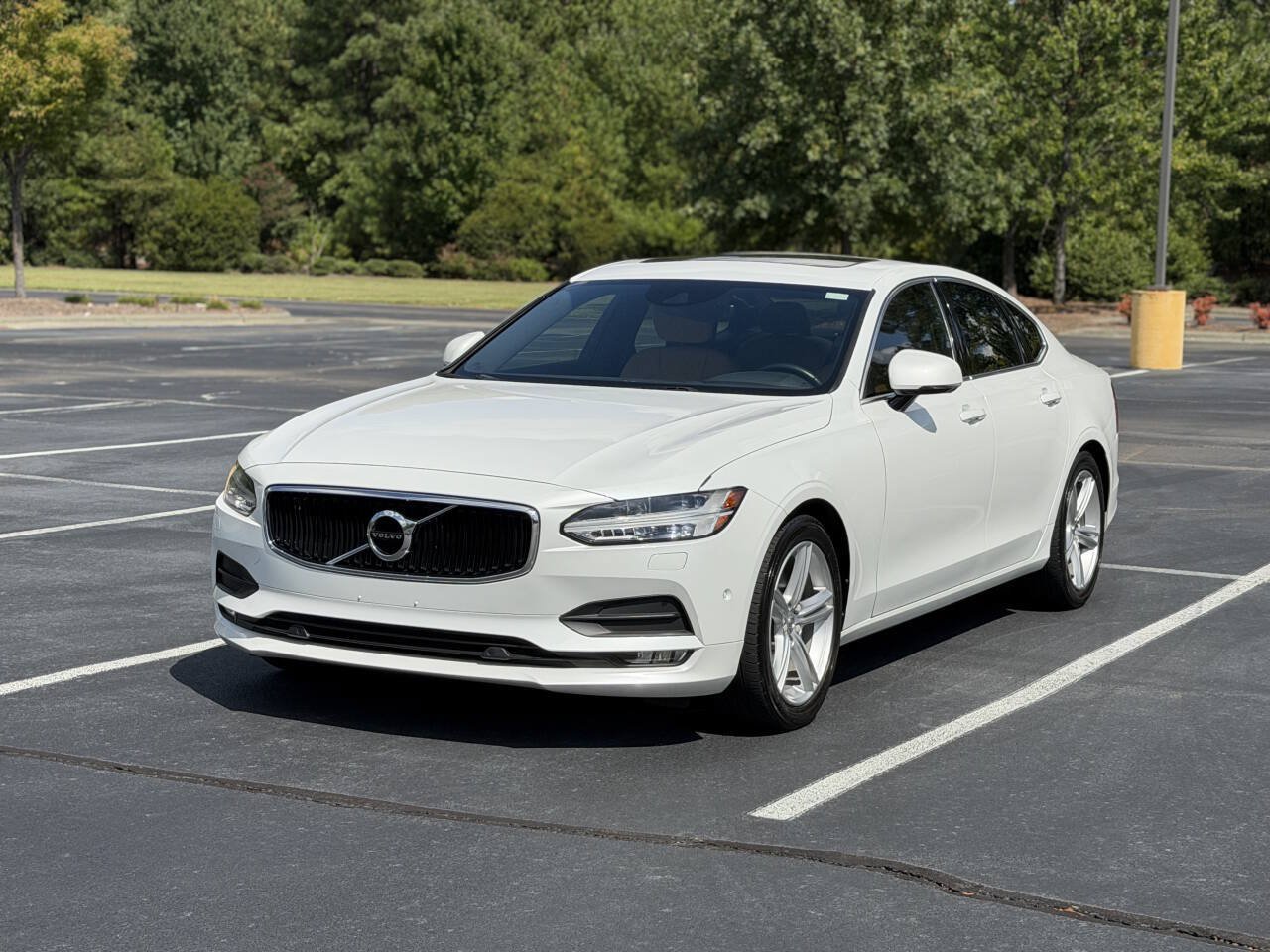 Used 2017 Volvo S90 T5 Momentum w/ Convenience Package FWD image 3