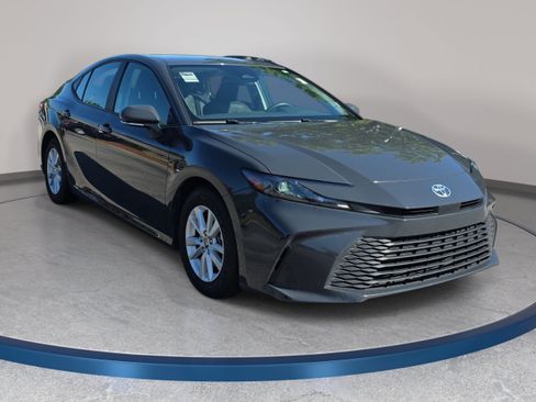 Used 2025 Toyota Camry LE FWD image 3
