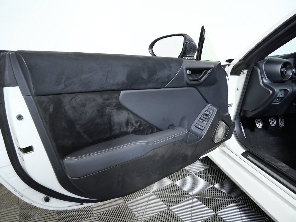 Used 2025 Toyota GR86 Premium w/ ALL Weather Mat Package (TMS) RWD image 12