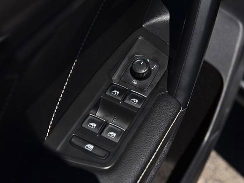Used 2023 Volkswagen Tiguan SE w/ Panoramic Sunroof Package AWD/4WD image 8
