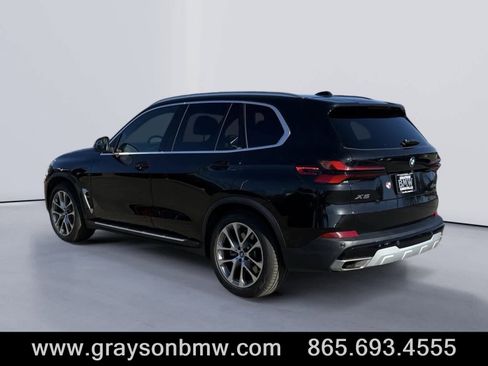 Used 2024 BMW X5 xDrive50e image 5