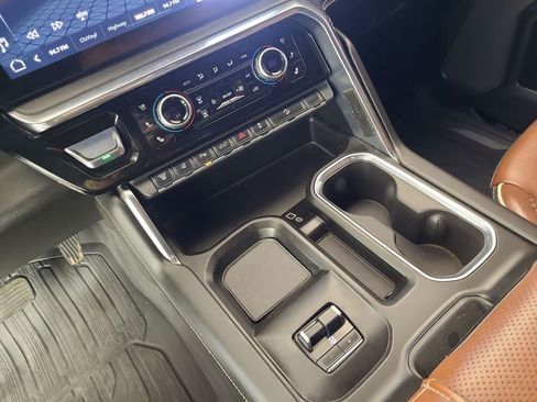 Used 2024 GMC Sierra 3500 Denali Ultimate image 17