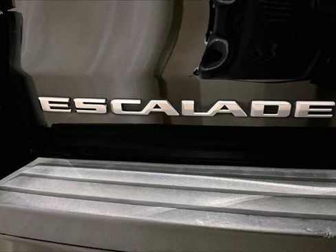 Used 2019 Cadillac Escalade Luxury AWD/4WD image 10