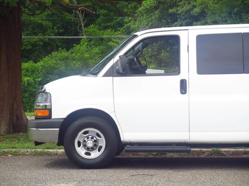 Used 2016 Chevrolet Express 3500 LT w/ LT Preferred Equipment Group RWD image 29