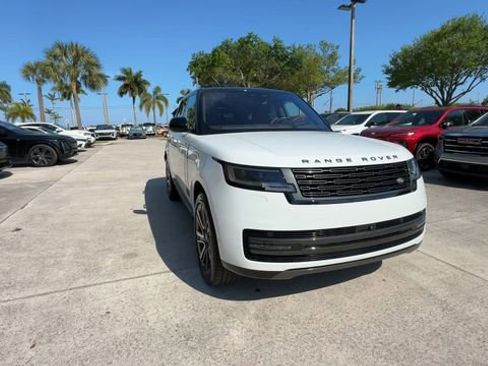 Used 2023 Land Rover Range Rover SE image 3