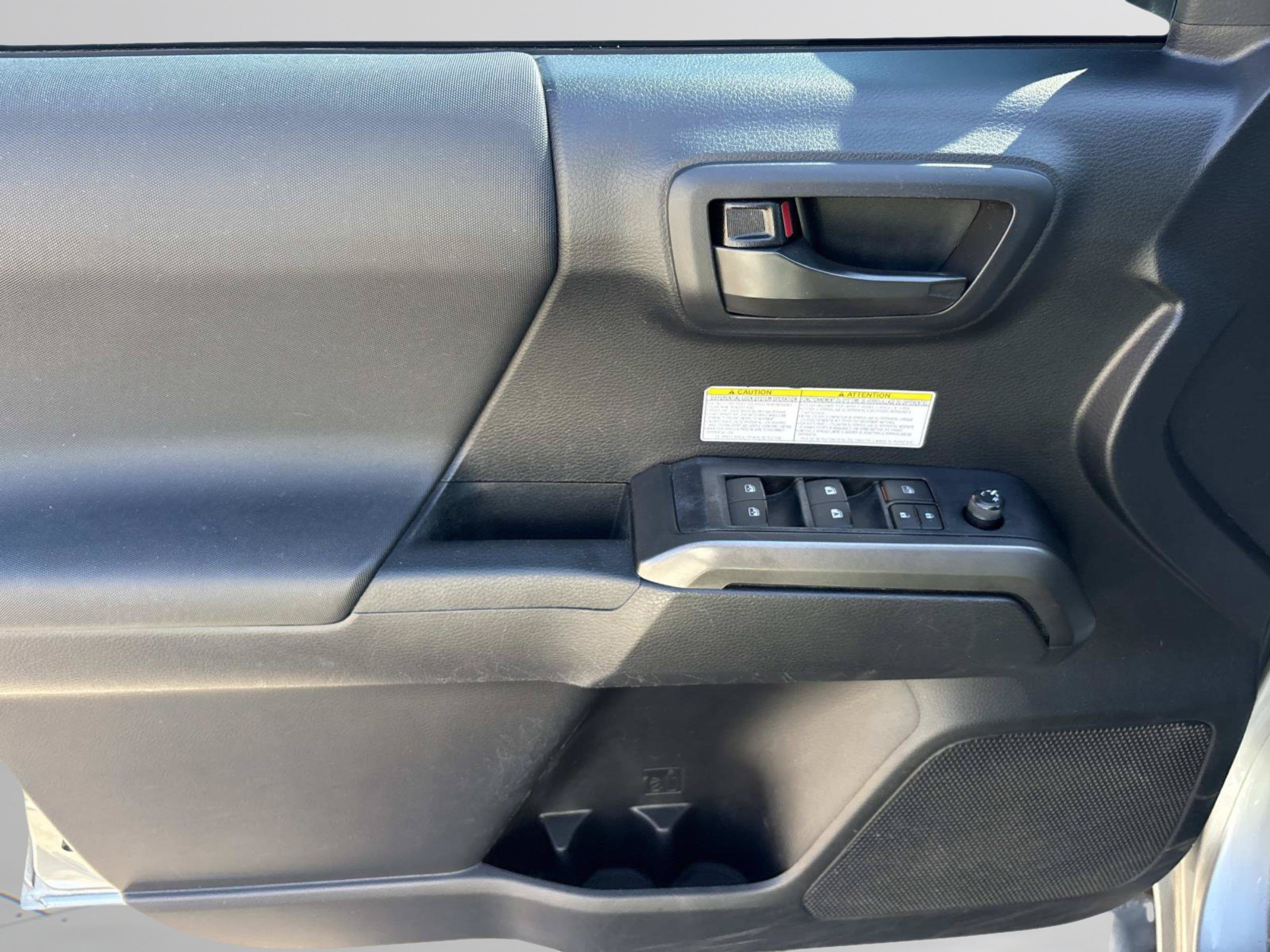 Used 2020 Toyota Tacoma TRD Off-Road w/ Technology Package AWD/4WD image 23