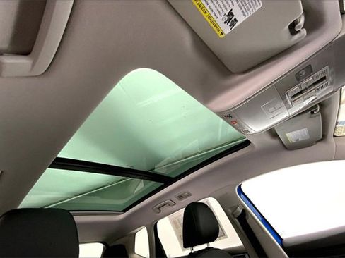 Used 2025 Volkswagen Taos SE image 22