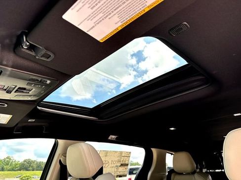 New 2026 Toyota Sienna Limited FWD image 15