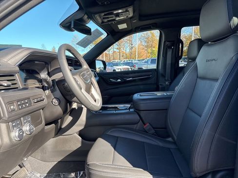 Used 2024 GMC Yukon Denali image 9