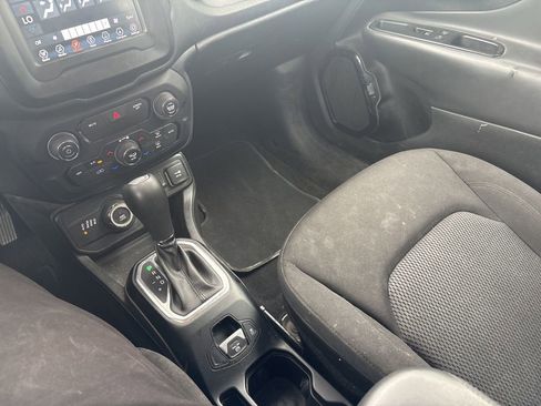 Used 2018 Jeep Renegade Altitude AWD/4WD image 22