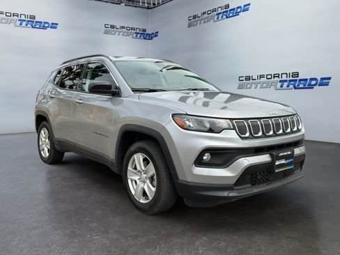 Used 2022 Jeep Compass Latitude AWD/4WD image 3
