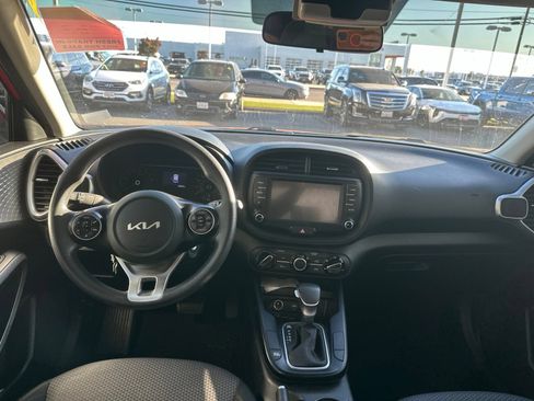 Used 2022 Kia Soul LX w/ Technology Package FWD image 14
