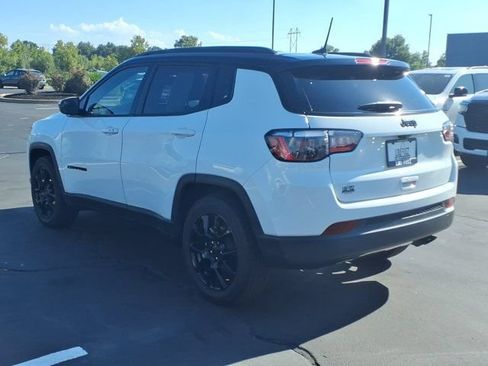 Used 2022 Jeep Compass Latitude FWD image 5