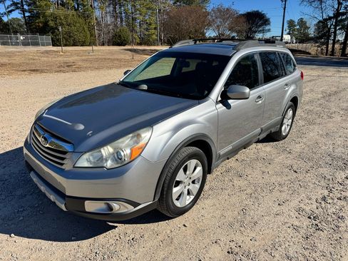 Used 2010 Subaru Outback 2.5i Limited w/ Protection Package 1A image 2