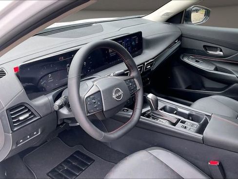 New 2026 Nissan Sentra SR w/ SR Premium Package FWD image 7