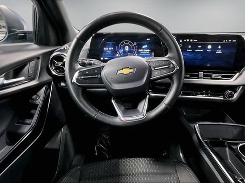 Used 2025 Chevrolet Equinox LT FWD image 9