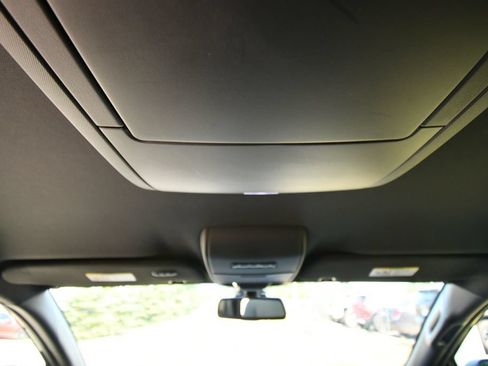 Used 2018 Dodge Grand Caravan GT w/ Safety Sphere Group FWD image 16