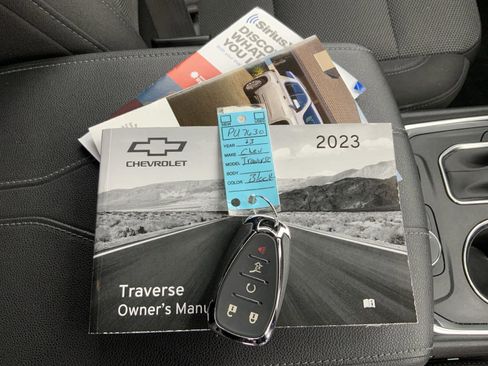 Used 2023 Chevrolet Traverse LT image 67