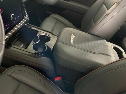 Used 2025 GMC Yukon AT4 w/ AT4 Premium Package AWD/4WD image 18