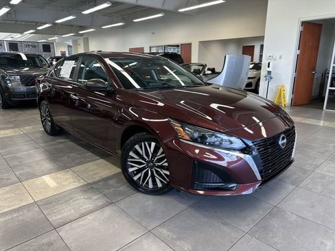 Used 2024 Nissan Altima 2.5 SV AWD/4WD image 1
