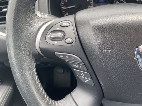 Used 2018 Nissan Pathfinder SL AWD/4WD image 10