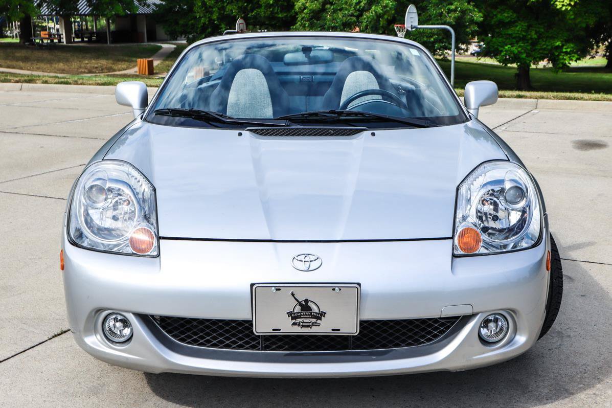 Used 2003 Toyota MR2 w/ Preferred Accessory Pkg RWD image 10