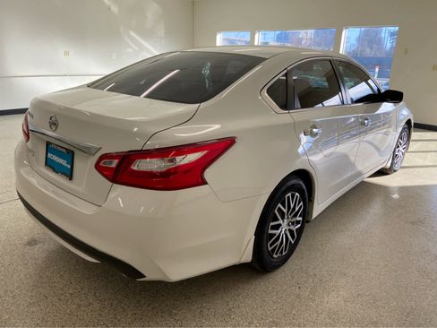 Used 2016 Nissan Altima 2.5 S w/ Power Driver Seat Package image 5