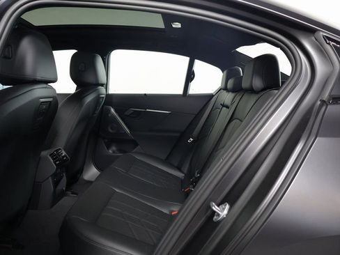 New 2026 BMW i5 eDrive40 image 6