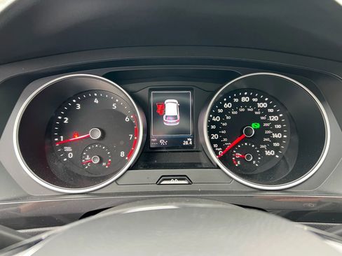 Used 2021 Volkswagen Tiguan SE image 18