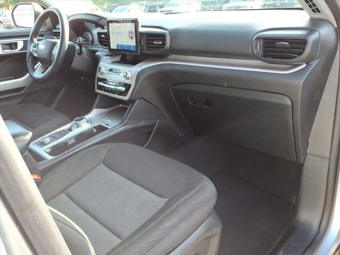 Certified 2023 Ford Explorer XLT image 9