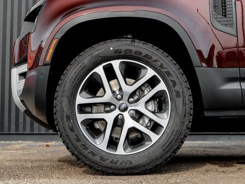 Used 2025 Land Rover Defender 130 S image 4