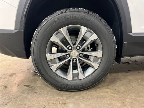 New 2026 Chevrolet Equinox LT w/ Convenience Package II image 9